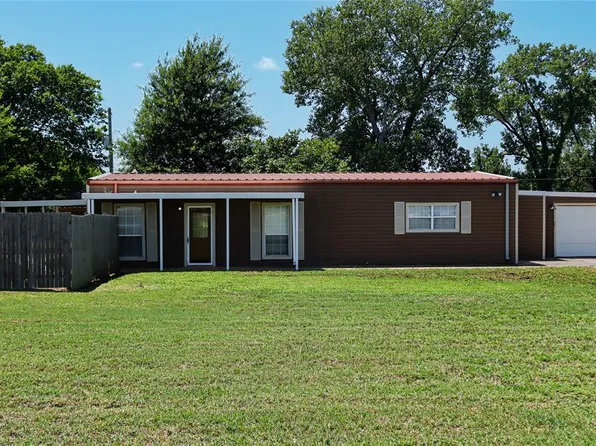 711 Airport Rd, Prague, OK 74864