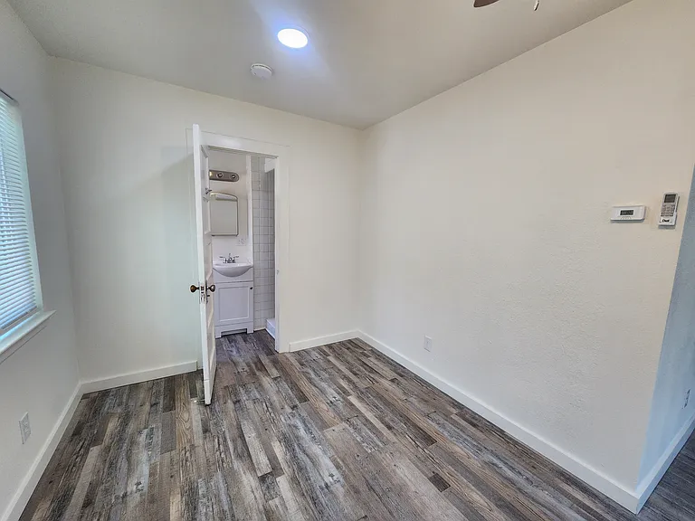 211 N Park St — Photo 14