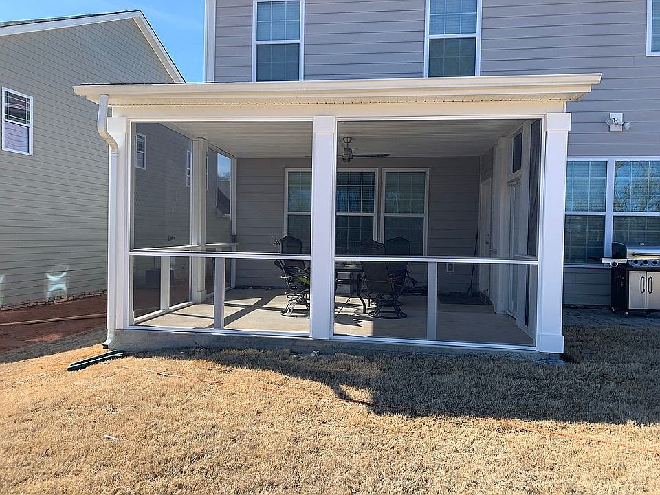 Screened in porch