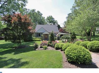 8 Dudie Dr, Newtown Square, PA 19073