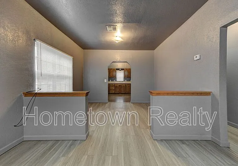 321 SE 25th St — Photo 8