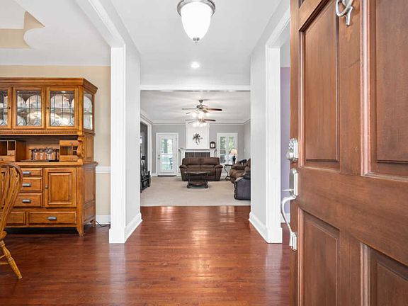 3rd image of 2882 Prince Dr