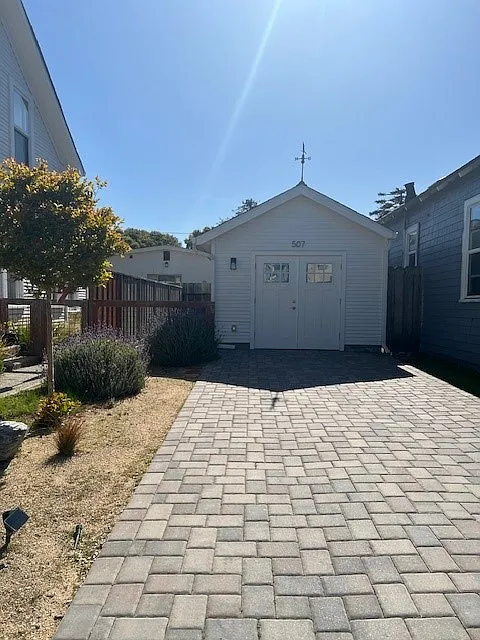 Studio, $2,250 — Photo 2