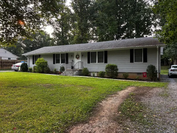 289 Independence Cir, Forest, VA 24551