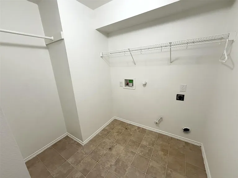 339 Oxford Dr — Photo 10