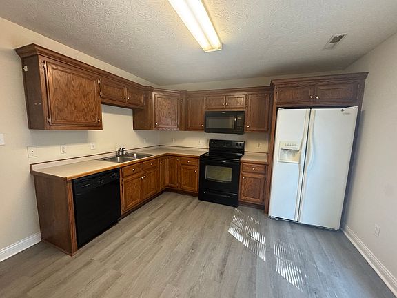4th image of 309 Creekwood Ave