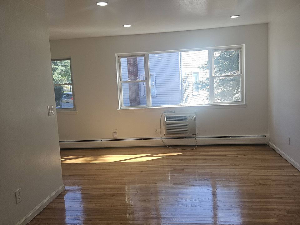 1st image of 114 River Rd #116A