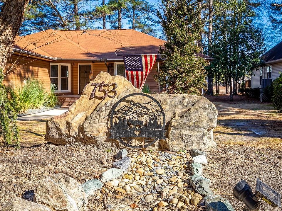 753 Daphne Ln Woodlake, Vass, NC
3 bedroom / 2 bath