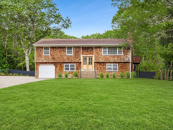 2nd image of 11 Island View Dr W
