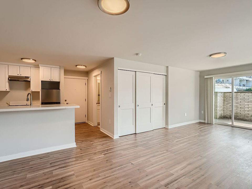 1st image of 2324 Bonair Pl SW #1