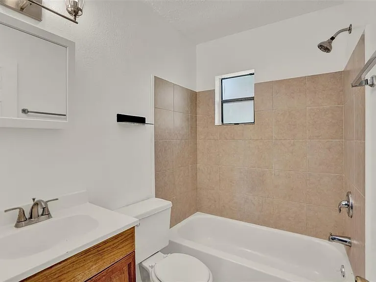 1220 Morin St #B — Photo 11