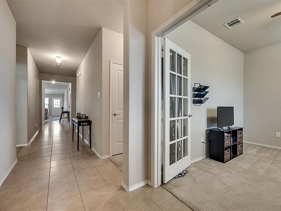 3rd image of 728 Palisades Dr