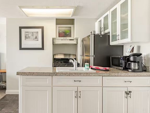 4th image of 580 Main St #409