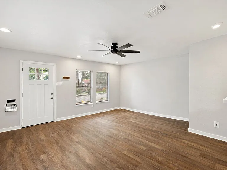 604 W Hollywood Ave #1 — Photo 6
