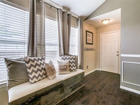 4th image of 1018 Port Neches Dr