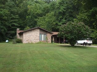 548 Banjo Rd, Paintsville, KY 41240