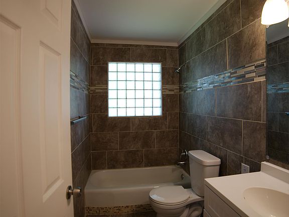 5th image of 5218 Ville Cecelia Ln
