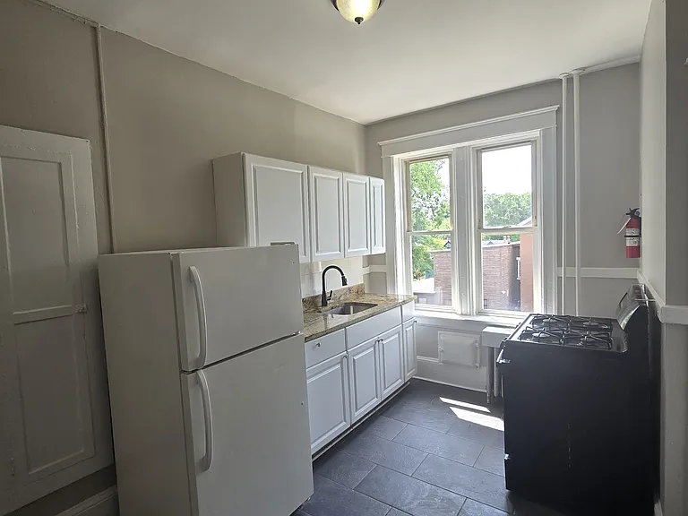 24 Barclay St #2D — Photo 5