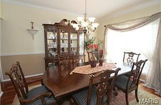 4th image of 811 Crescent Springs Ct