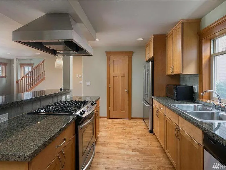 4319 Evanston Ave N — Photo 4