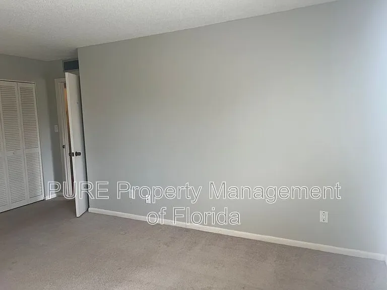 549 Fairways Dr #B — Photo 12