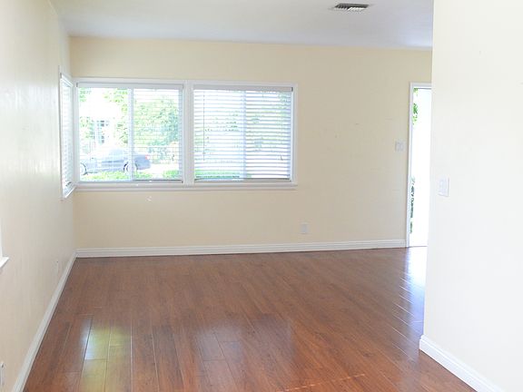 5th image of 1422 E Workman Ave
