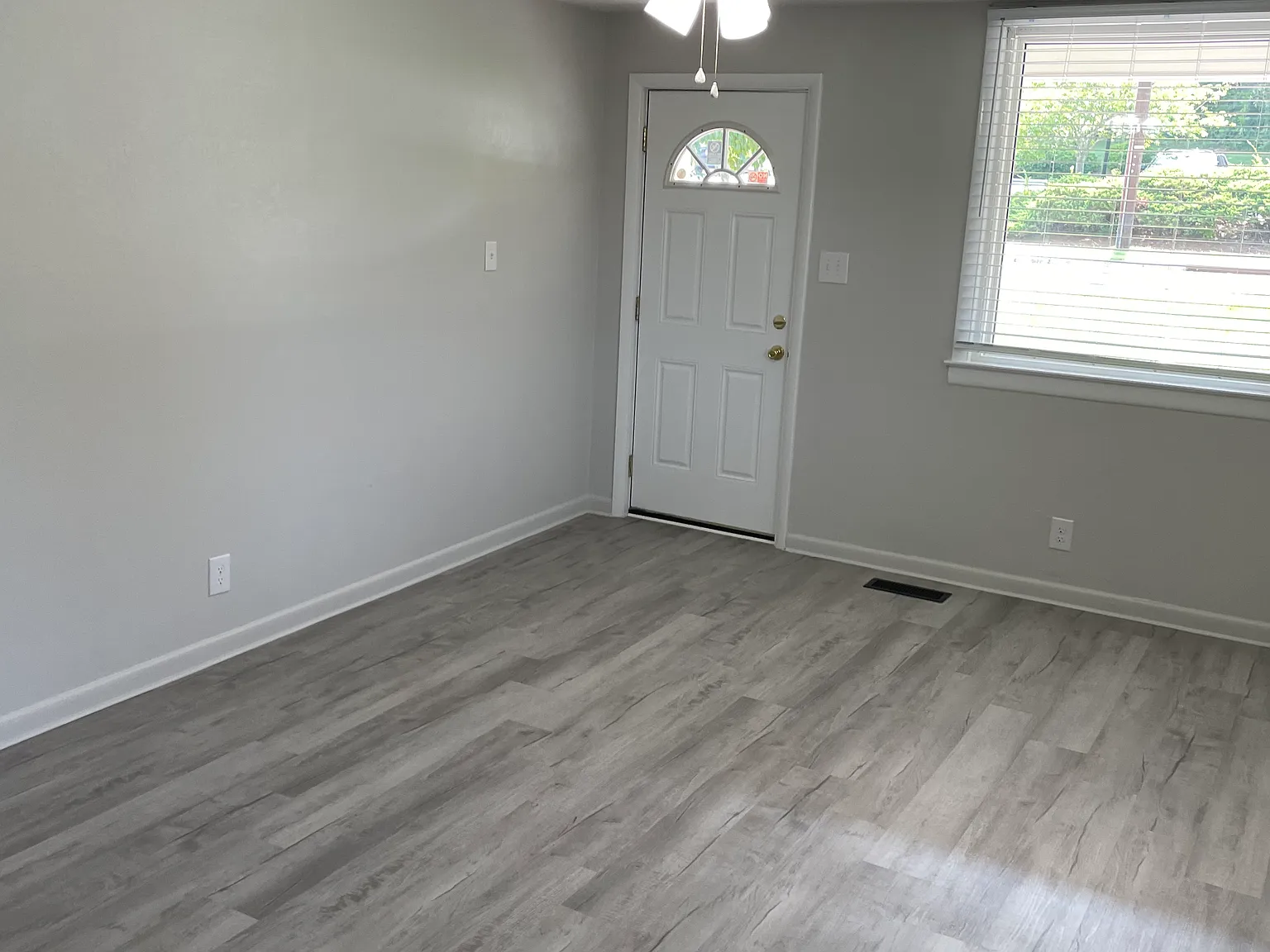 3 bed, 1088 sqft, $2,400 — Photo 4