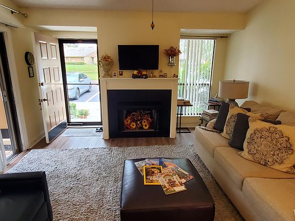 2nd image of 85 DEBARRY Avenue #2023