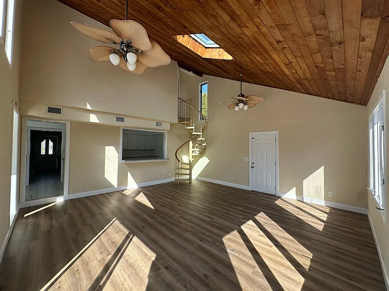 1749 Hillside Pl — Photo 29