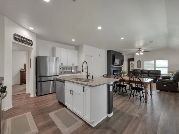 1887 Brushy Cedar Dr, Conroe, TX 77301