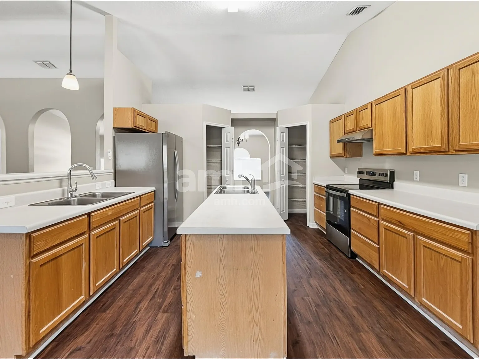 4 bed, 2.0 bath, 2236 sqft, $2,070 — Photo 3