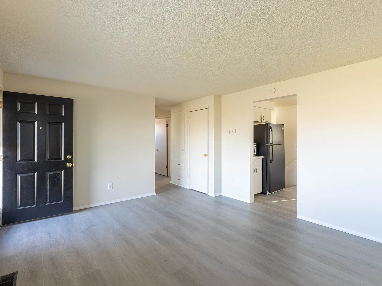 3 bed, 1.5 bath, 1400 sqft, $1,950 — Photo 4