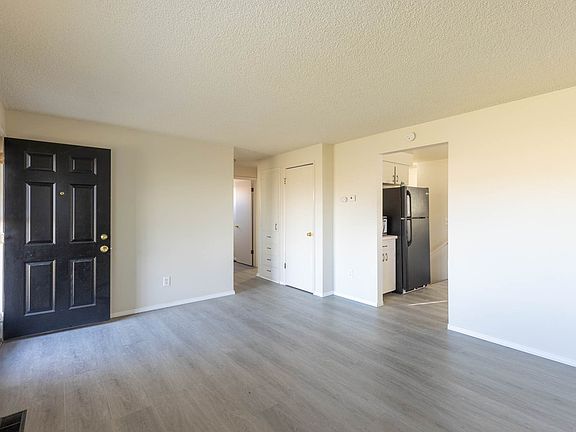4th image of 3306 E Grace Ave