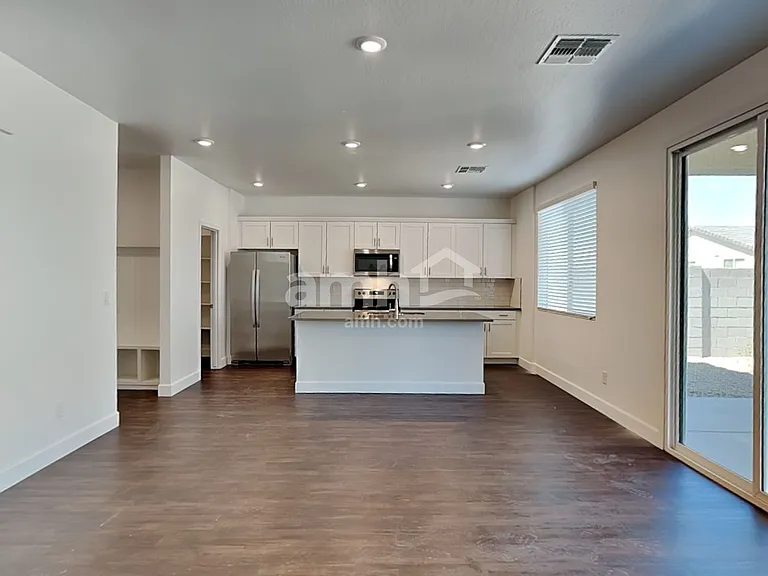 17154 W Golden Ln — Photo 6