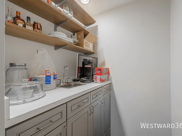2336 N Lakewood Ave — Photo 22