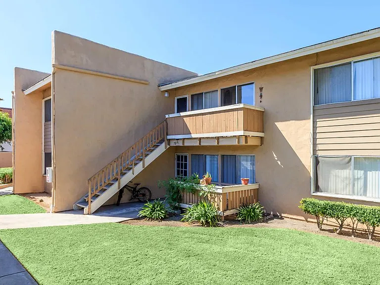 Vista Sun Apartments — Photo 8