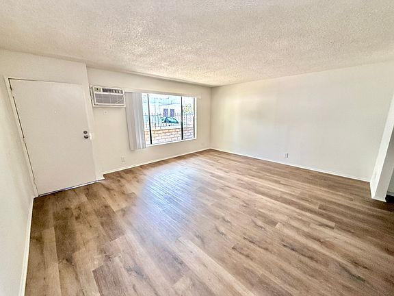 3rd image of 14603 Gilmore St APT 3