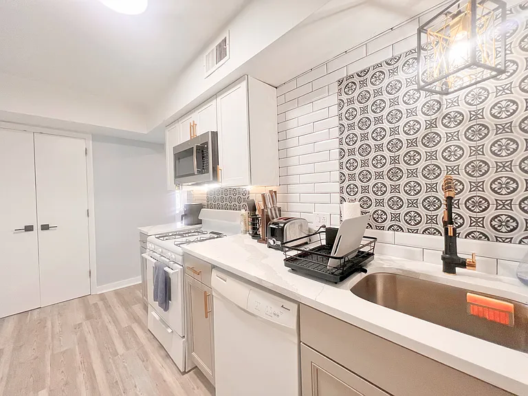 5737 Hobart St #5 — Photo 26