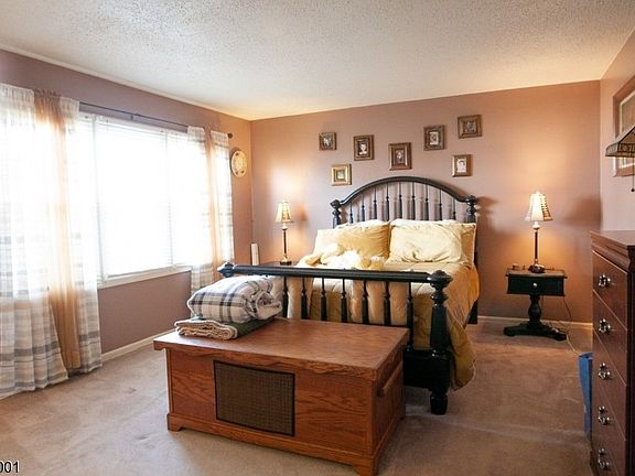 4th image of 8 Burlington Ct #1604