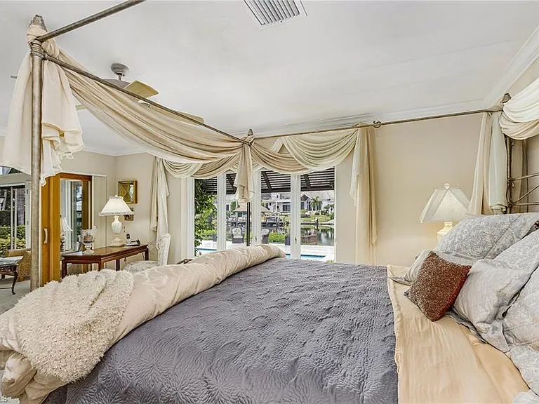 950 Galleon Dr — Photo 22