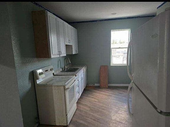 4th image of 804 W Green St