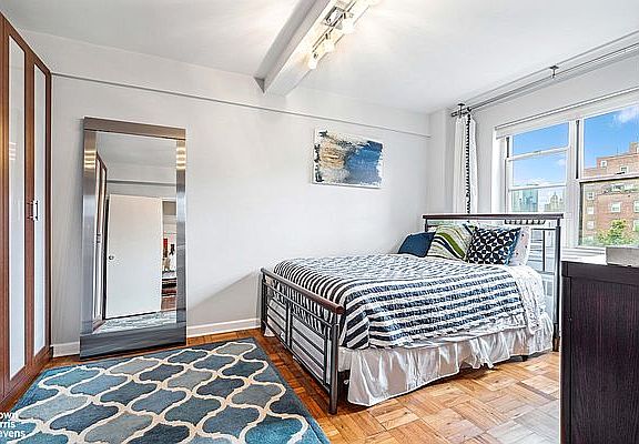 4th image of 550 Grand St APT H9f