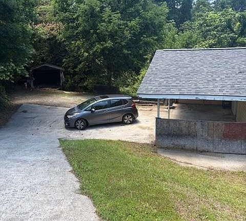 2nd image of 5906 Oakdale Rd SE