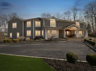 2 Wedgewood Dr, Dix Hills, NY 11746