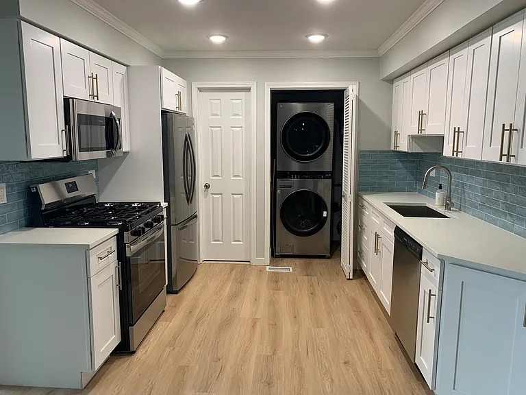 1312 Kingsbury Dr #B — Photo 1