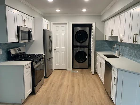 1312 Kingsbury Dr Unit B, Hanover Park, IL 60133