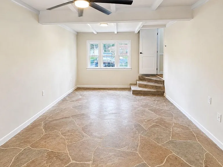 1007 Cowan Ave — Photo 2