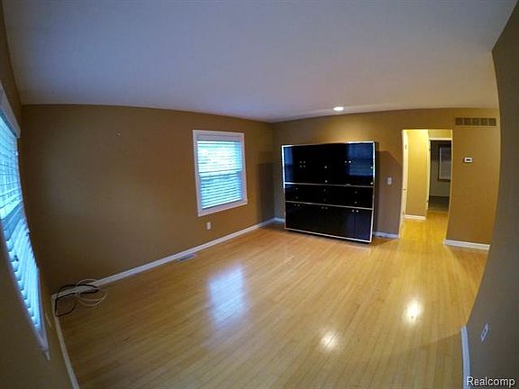 4th image of 274 Aqueduct Dr #1