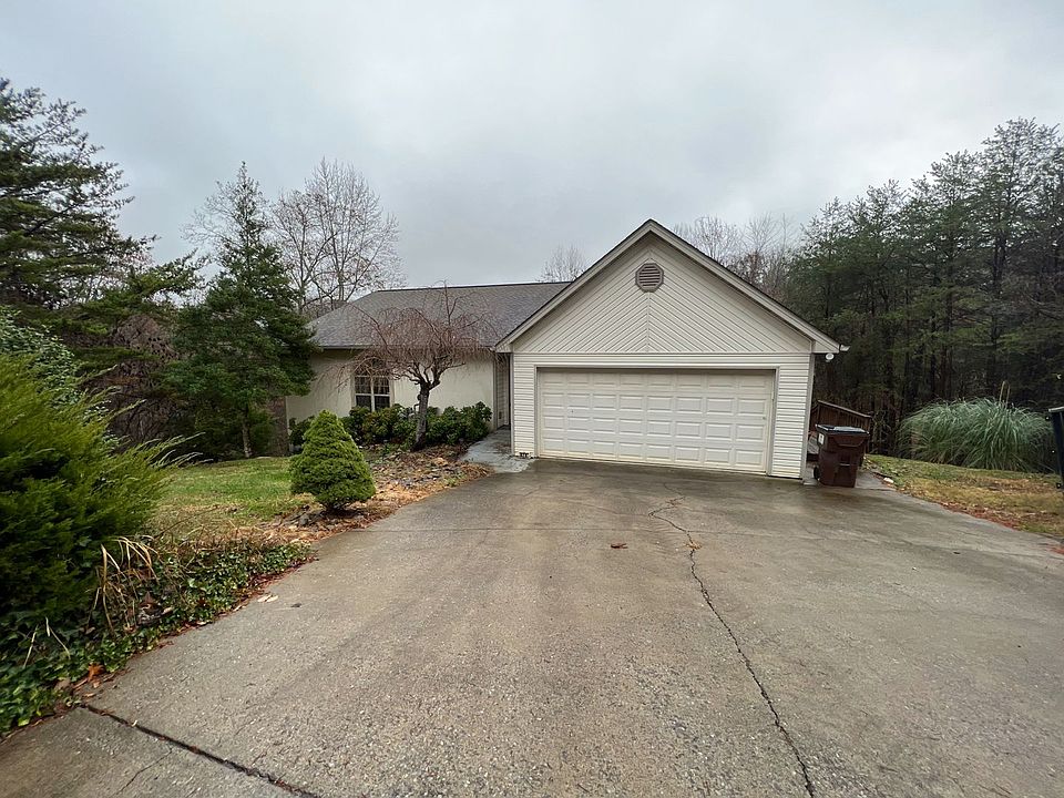 1st image of 670 Emerald Ave
