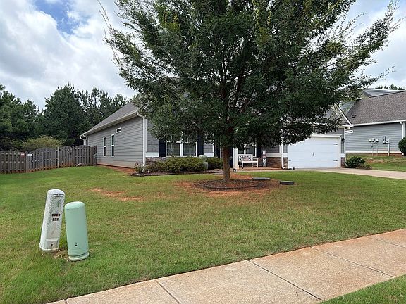 3rd image of 565 Lakeridge Dr